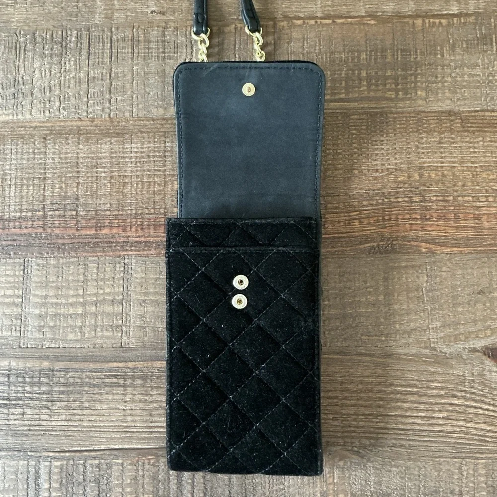 Liz Claiborne Black Quilted Phone/Wallet Bag with Gold Chain